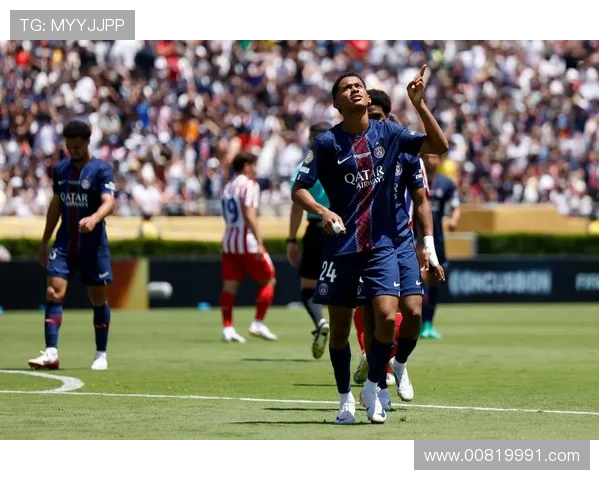 巴黎圣日耳曼中场控制力下滑,节奏混乱问题逐步反映在比赛表现中 巴黎圣日耳曼中场控制力下滑,节奏混乱问题逐步反映在比赛表现中